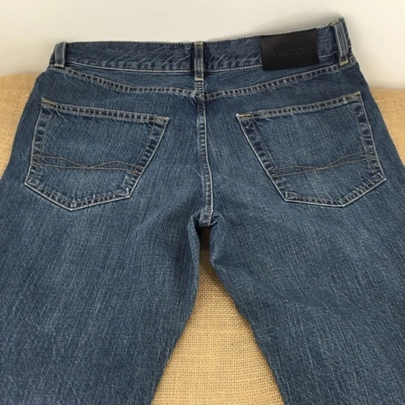 Hugo Boss Men’s Texas Jeans Medium Wash - Picture 6 of 7